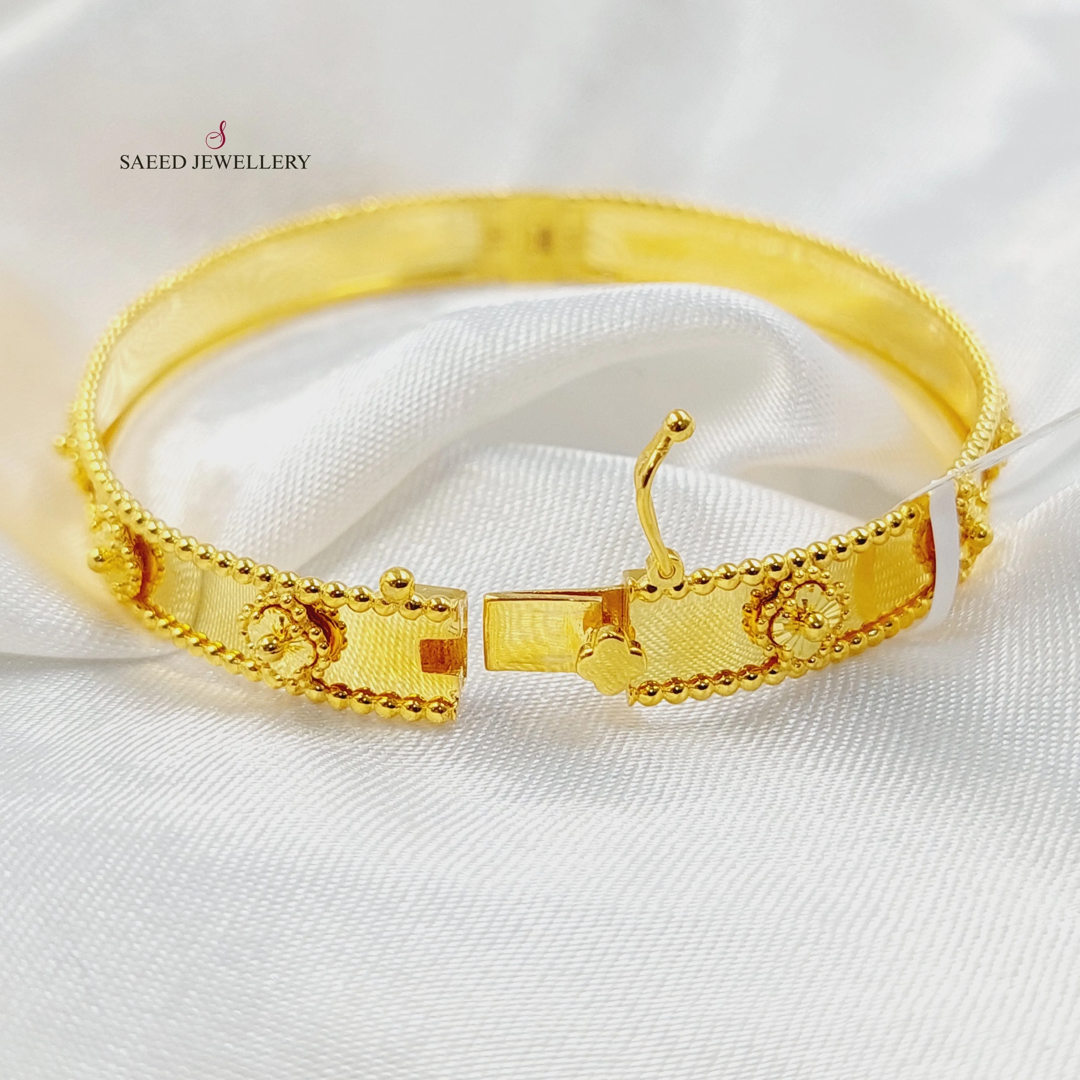 (8mm) Clover Bangle Bracelet