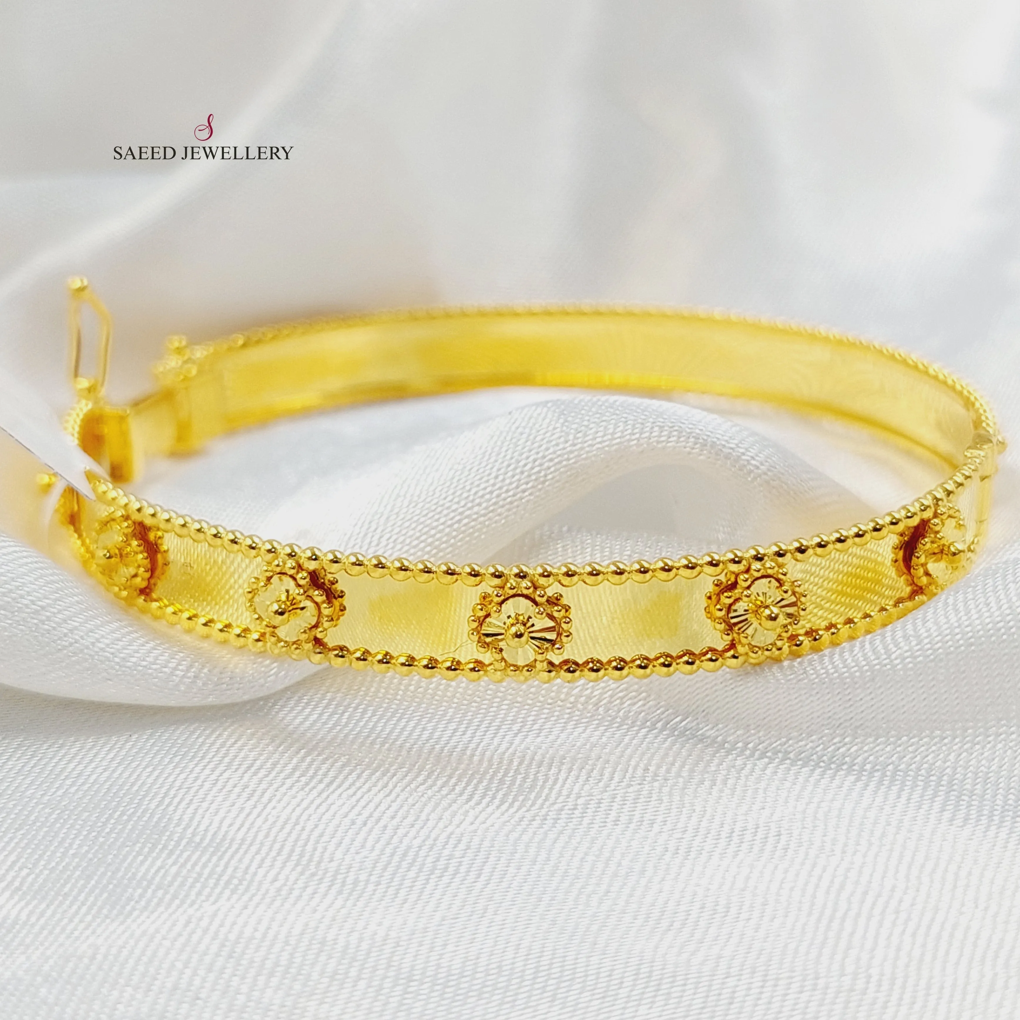 (8mm) Clover Bangle Bracelet