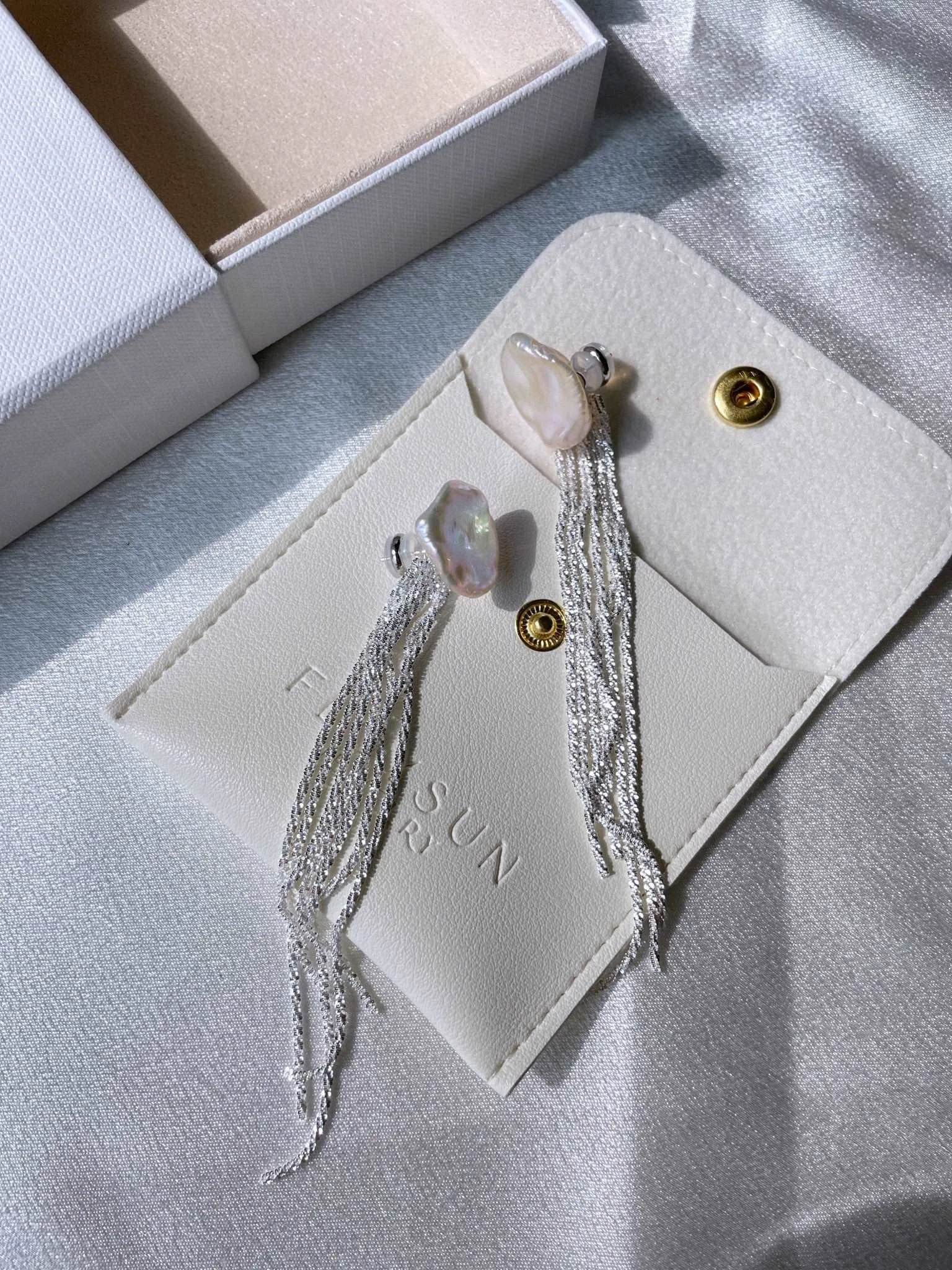Anemone Chain Tassel Petal Pearl Earrings