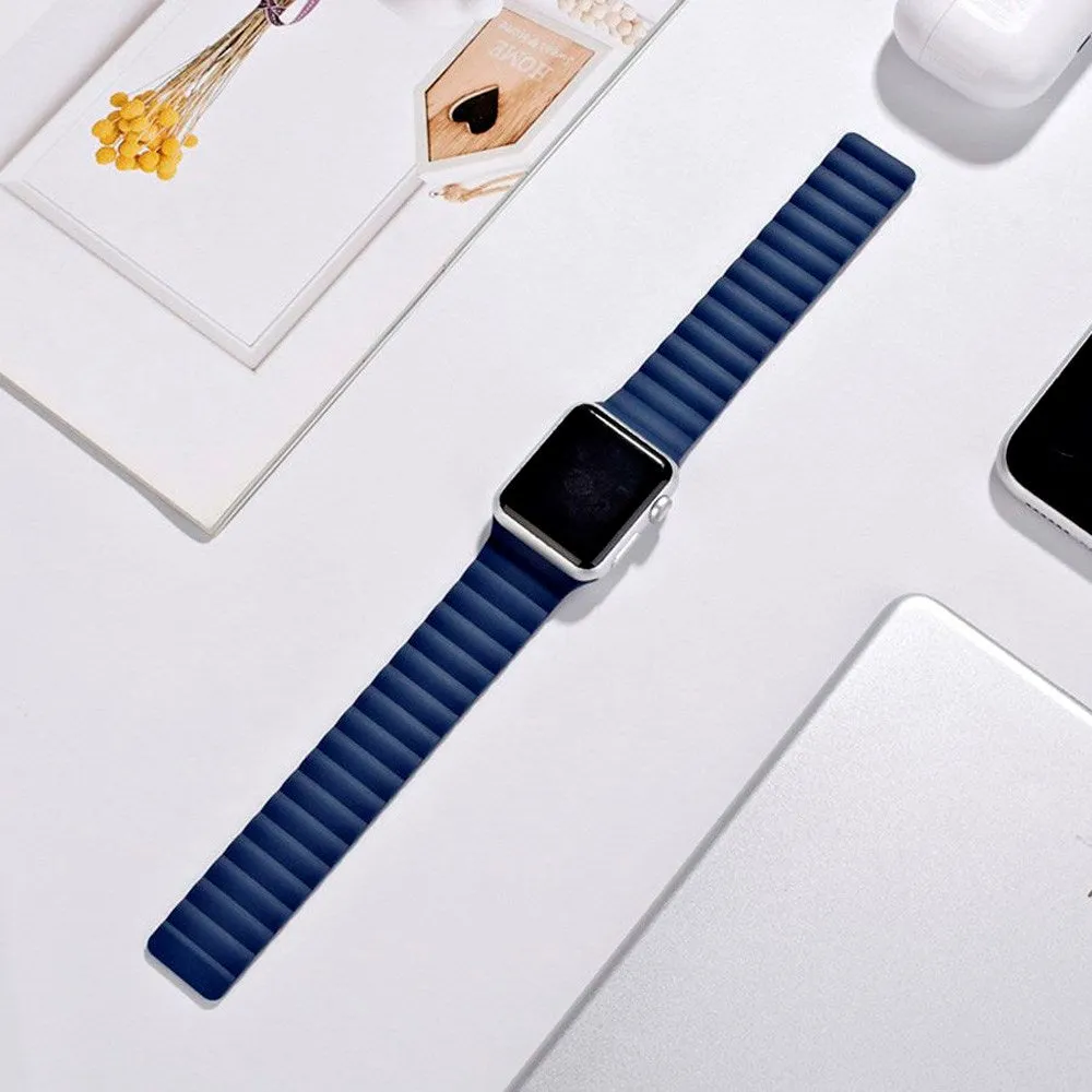 Apple Watch (38/40/SE/41/42mm) Lippa Magnetisk Silikone Rem - Mørkeblå