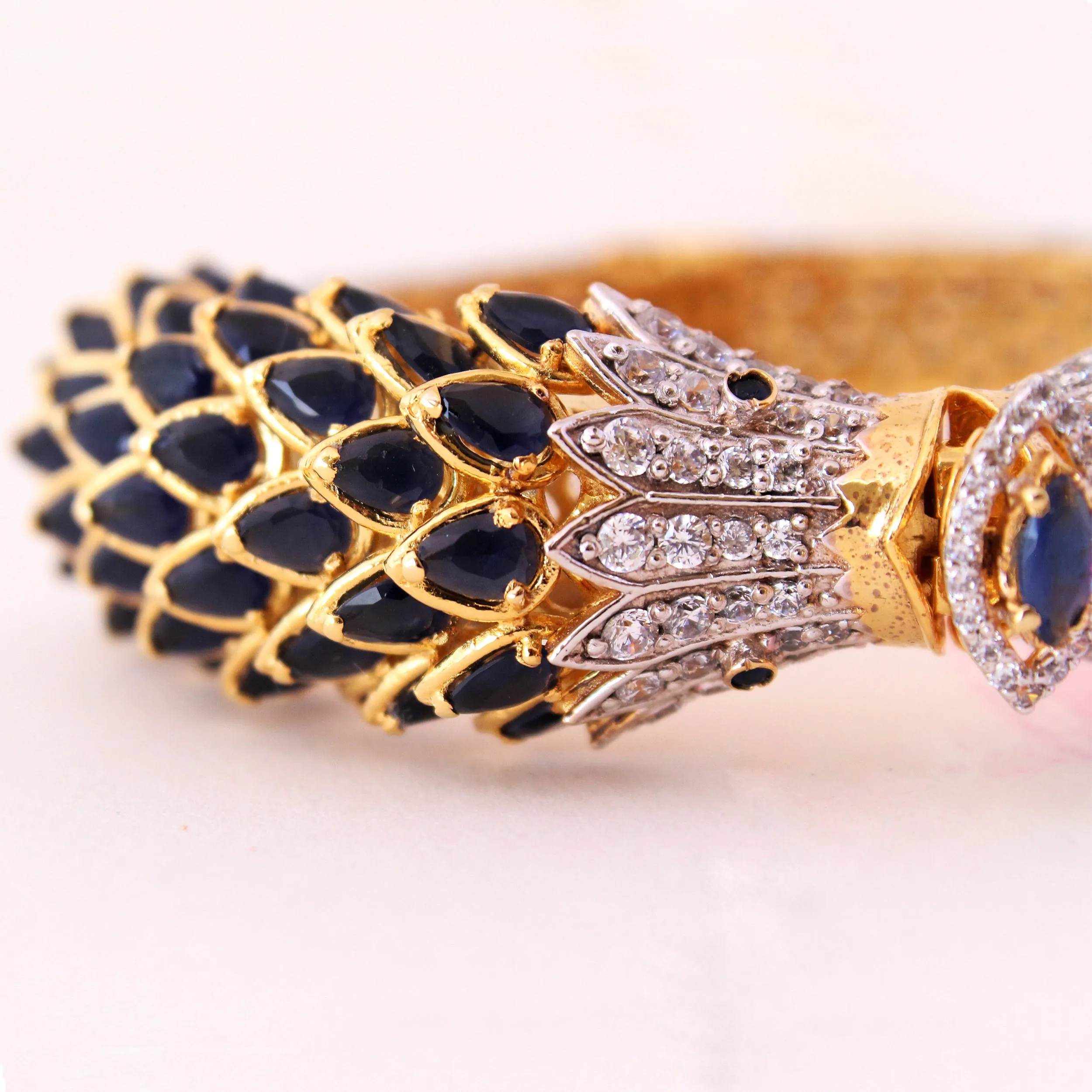 Bangle in Blue Onyx and Zircons