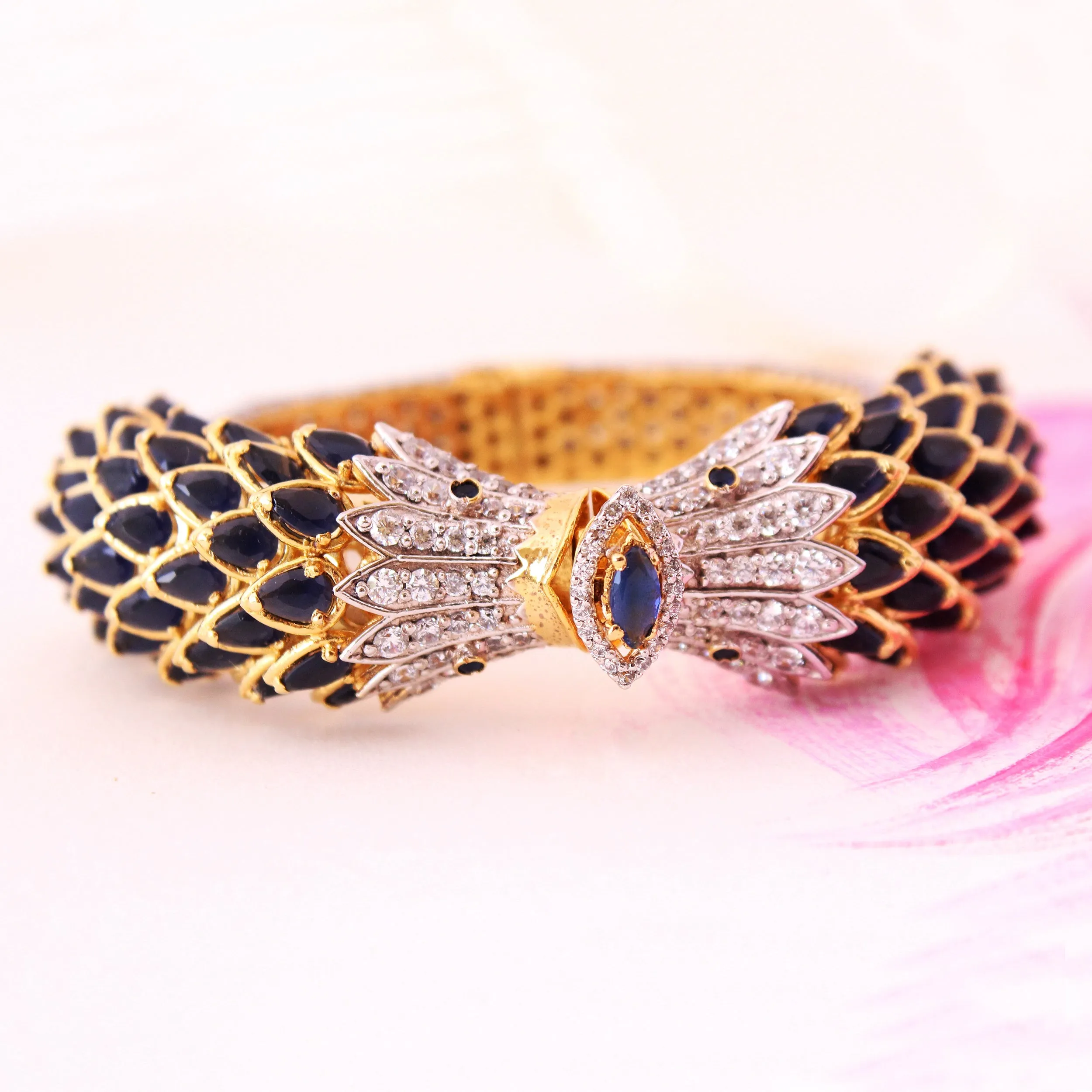 Bangle in Blue Onyx and Zircons