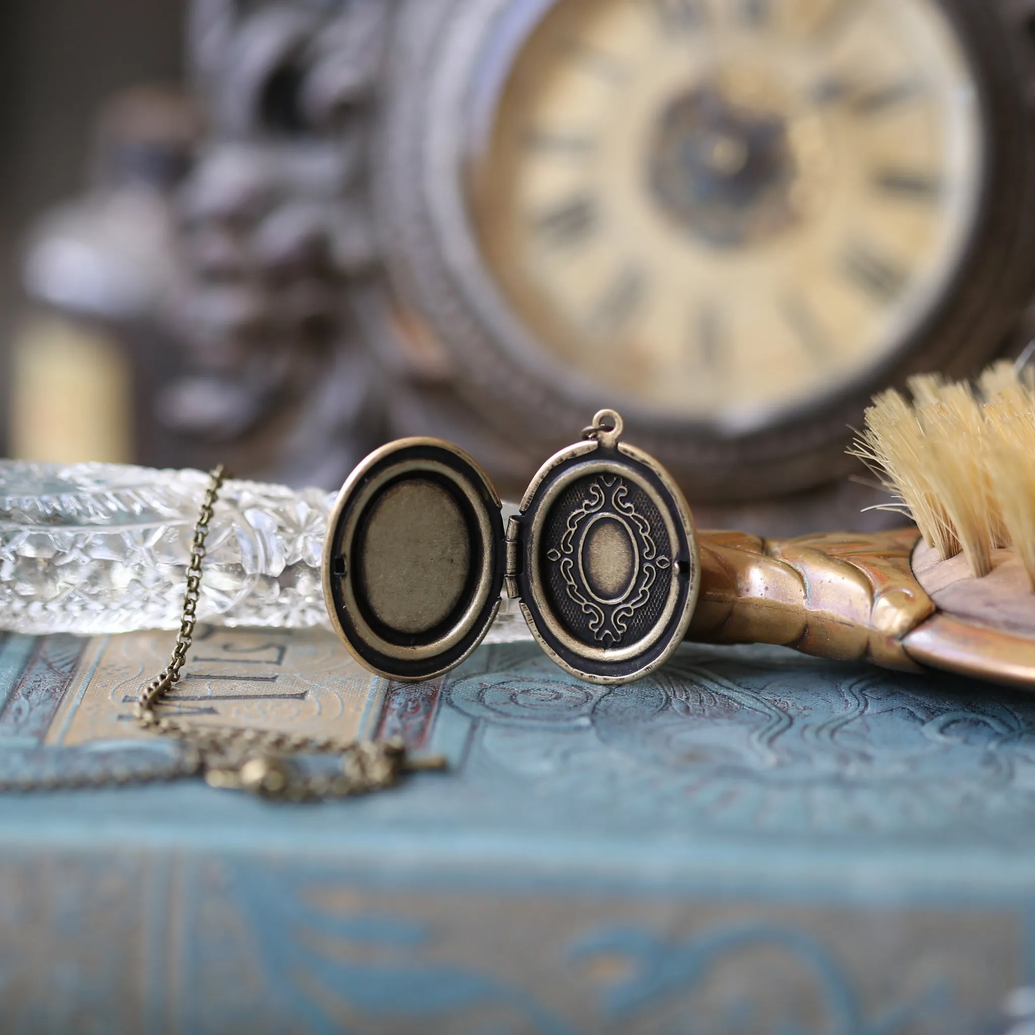 Cat Cameo Oval Vintage Style Locket