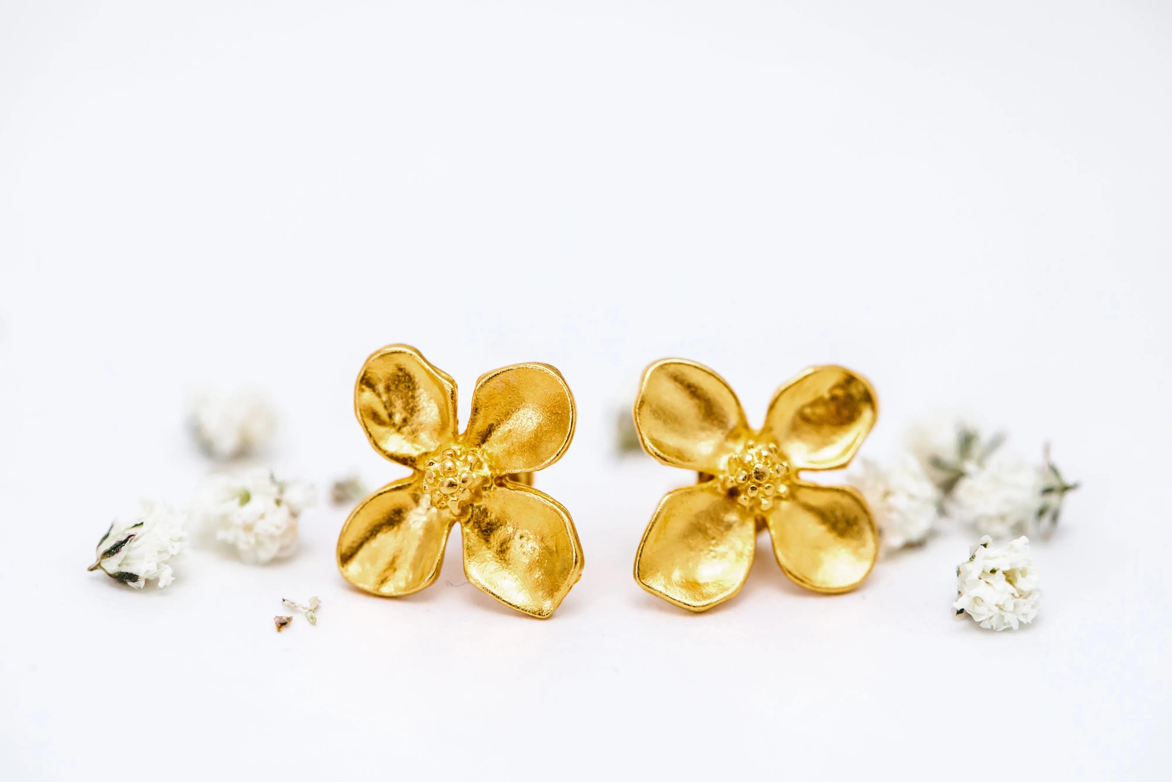 dogwood studs {gold}