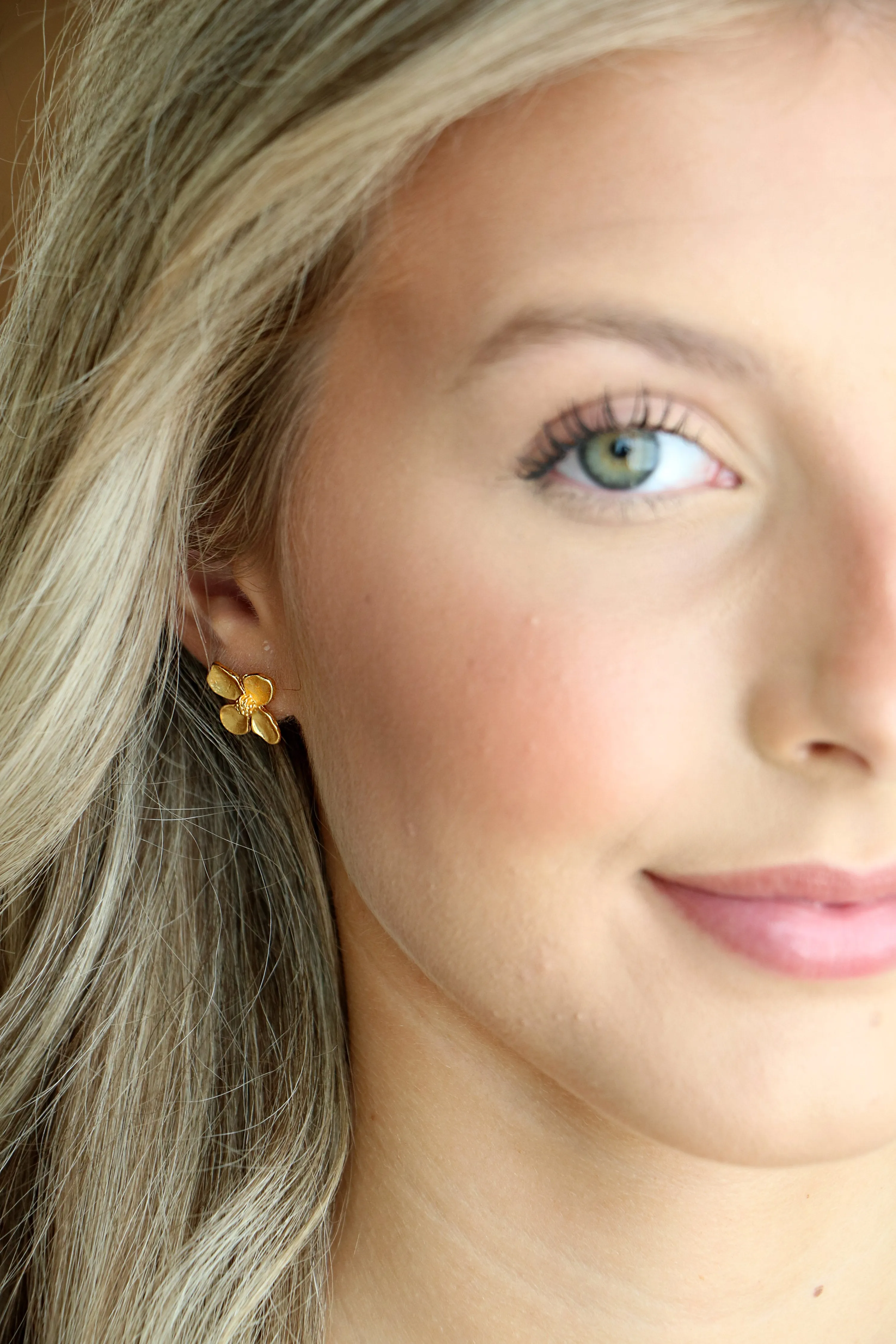 dogwood studs {gold}