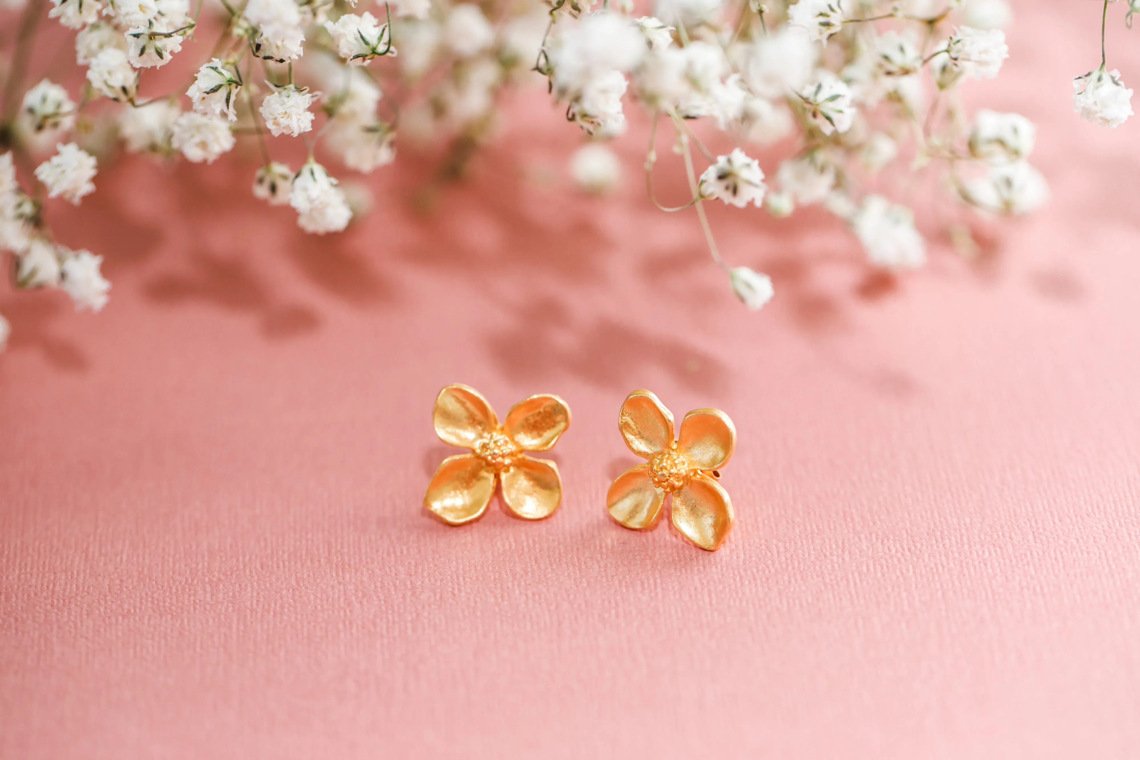 dogwood studs {gold}