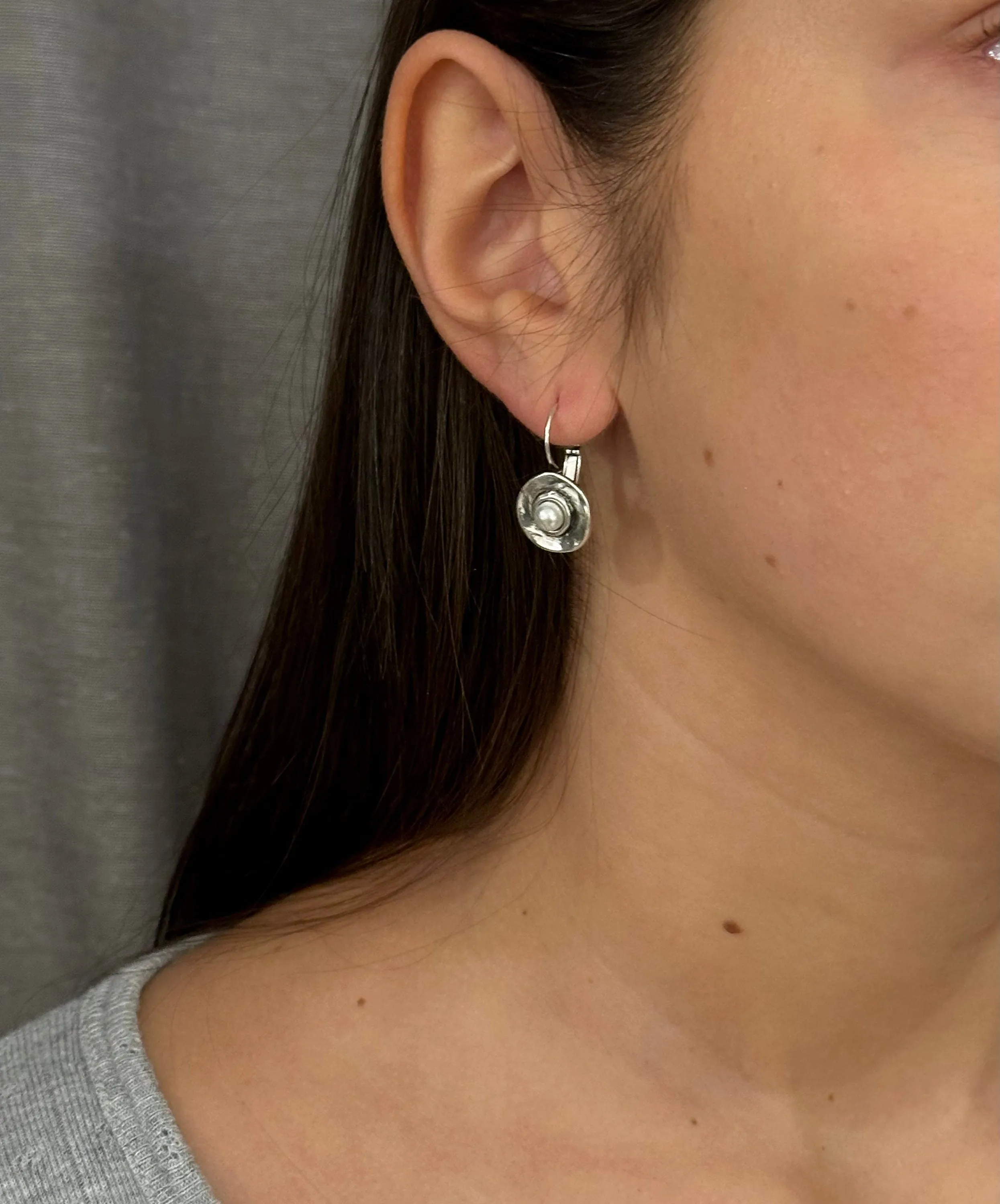 Hammered Round Pearl Earrings - Silver