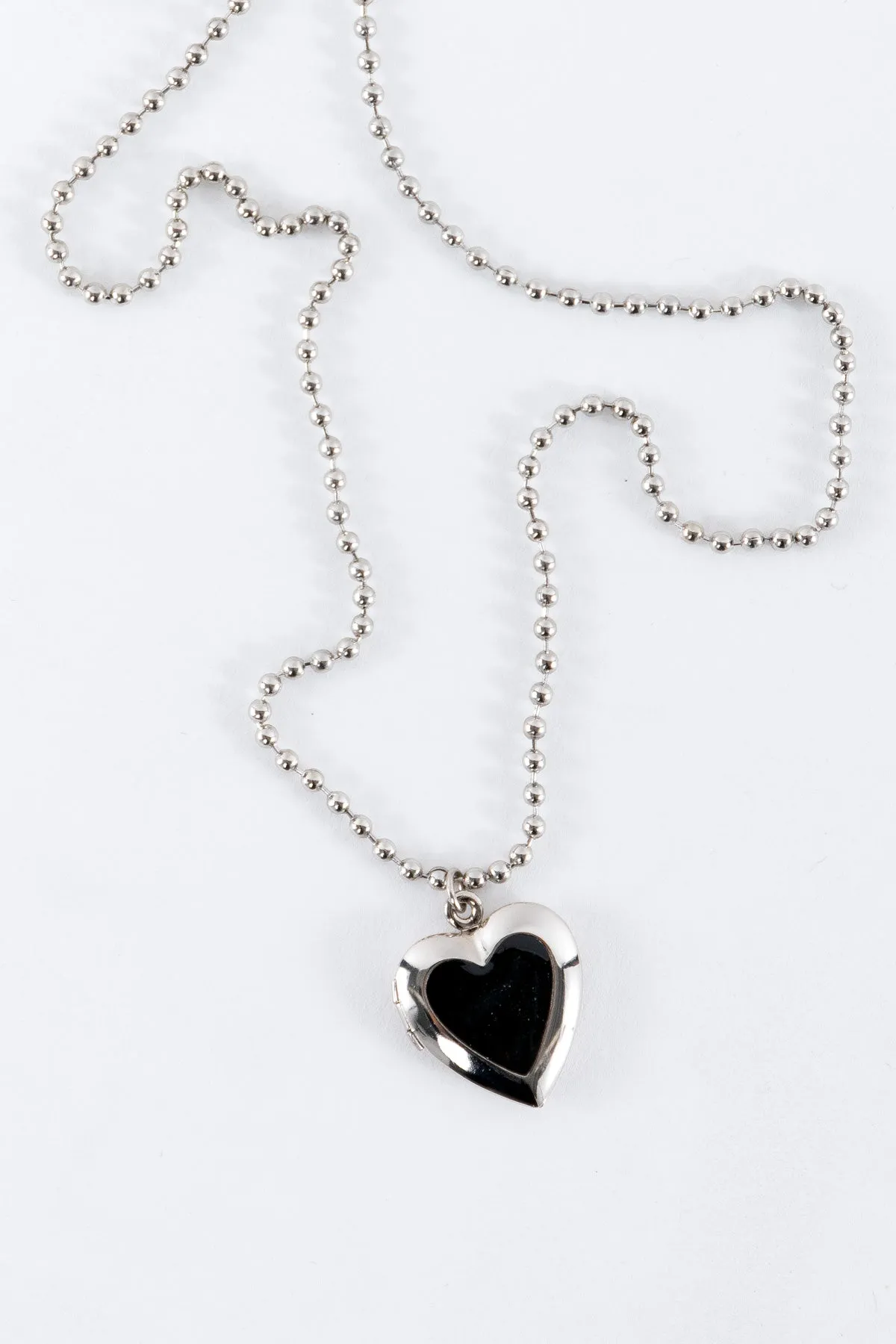 JWLEHL - Enameled Heart Locket