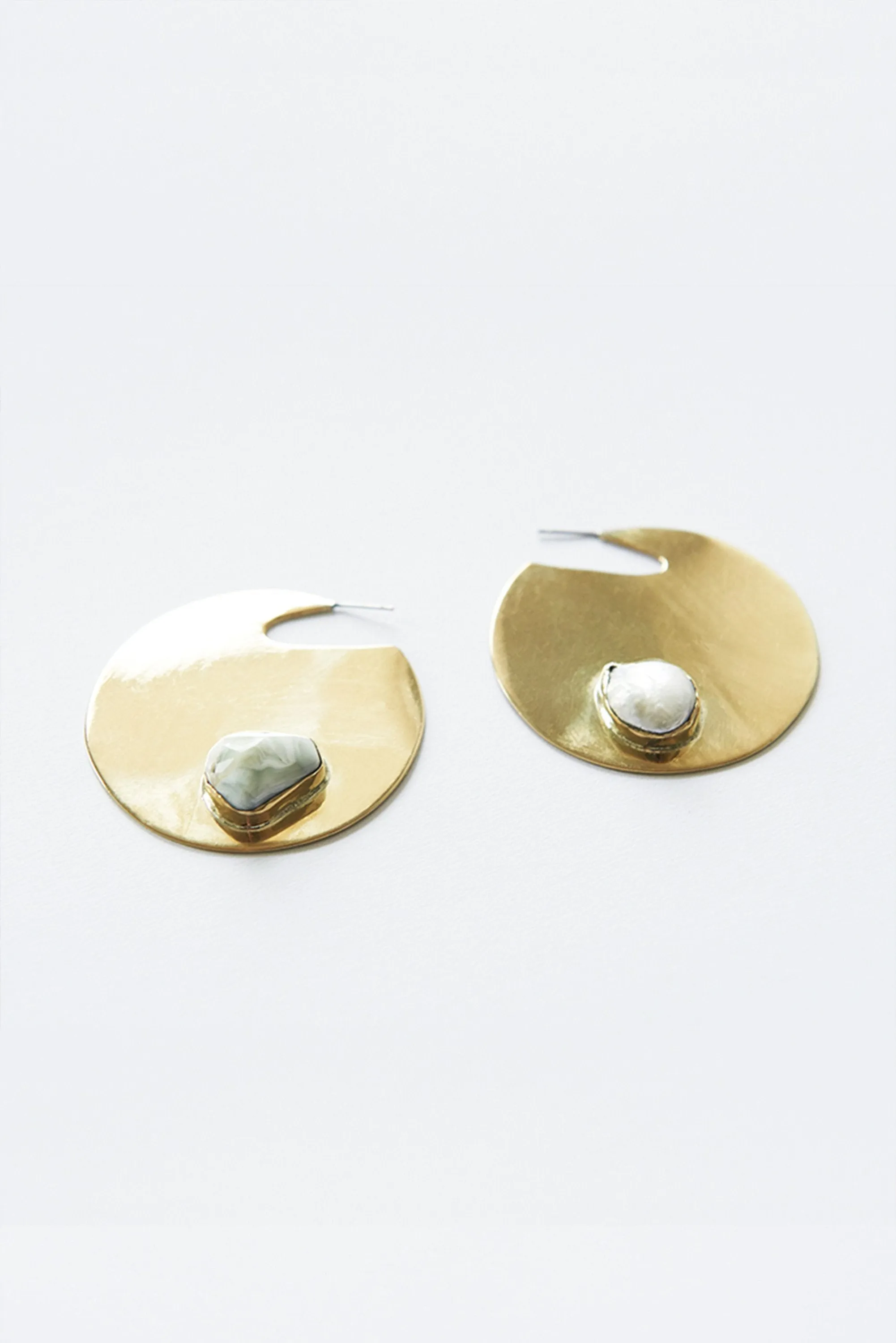 MIXED STONE CIRCLE EARRINGS