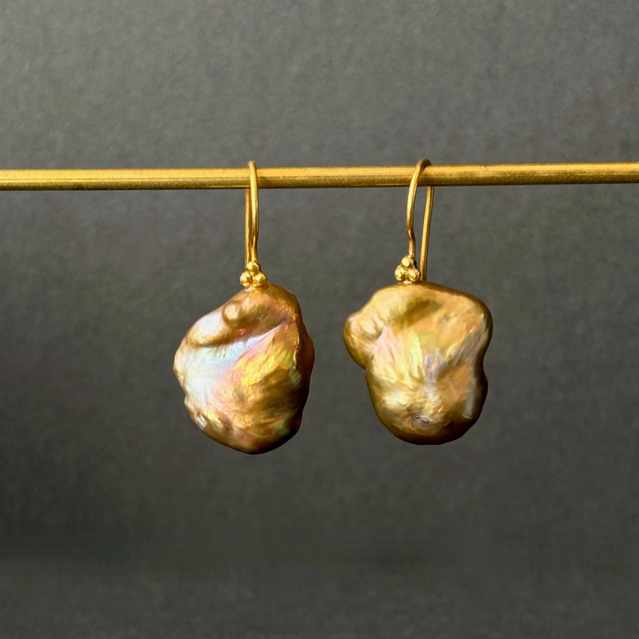natural color golden green rainbow freshwater soufflé pearl earrings