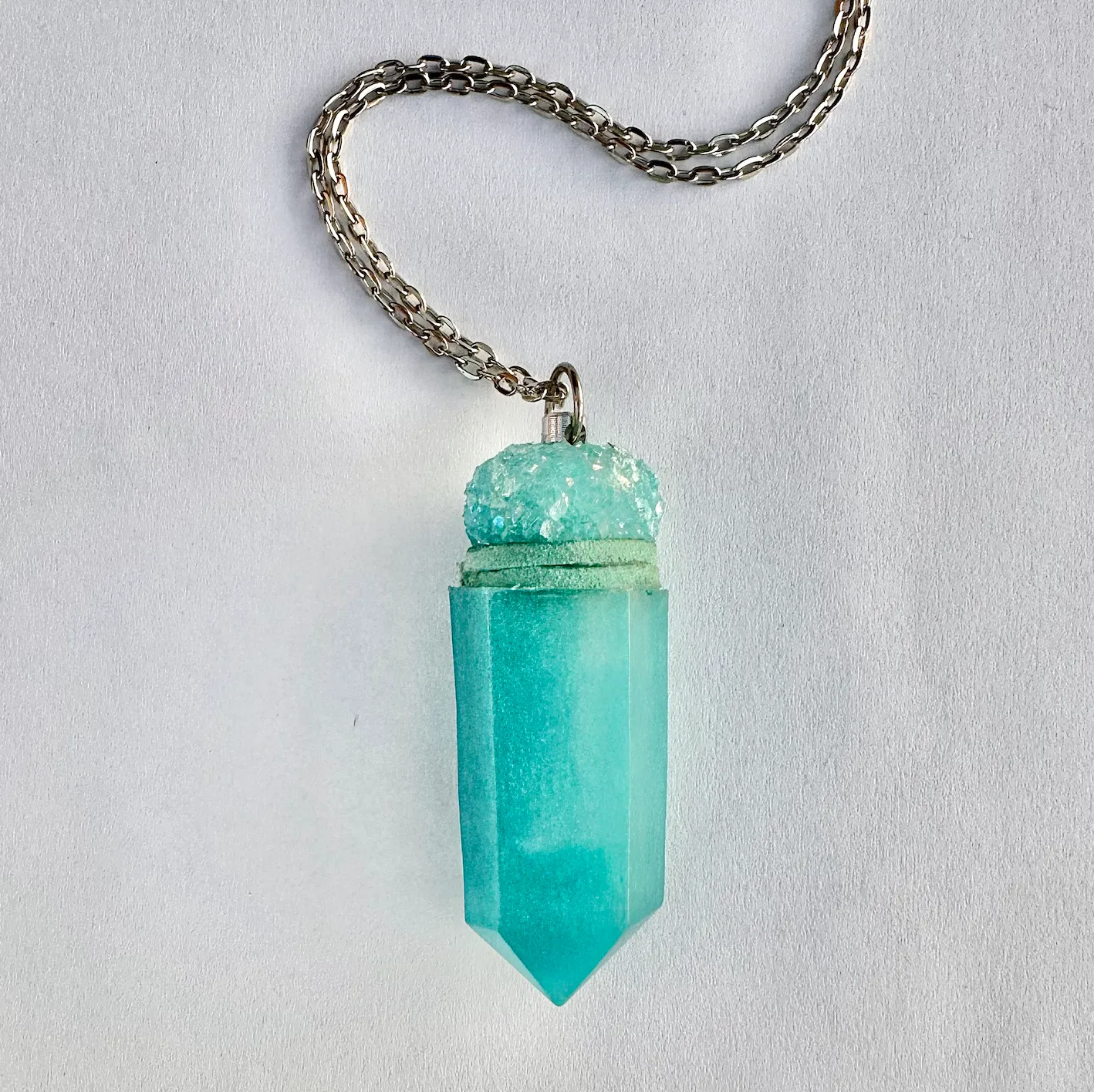 Pendulum Snuff Vial With Spoon