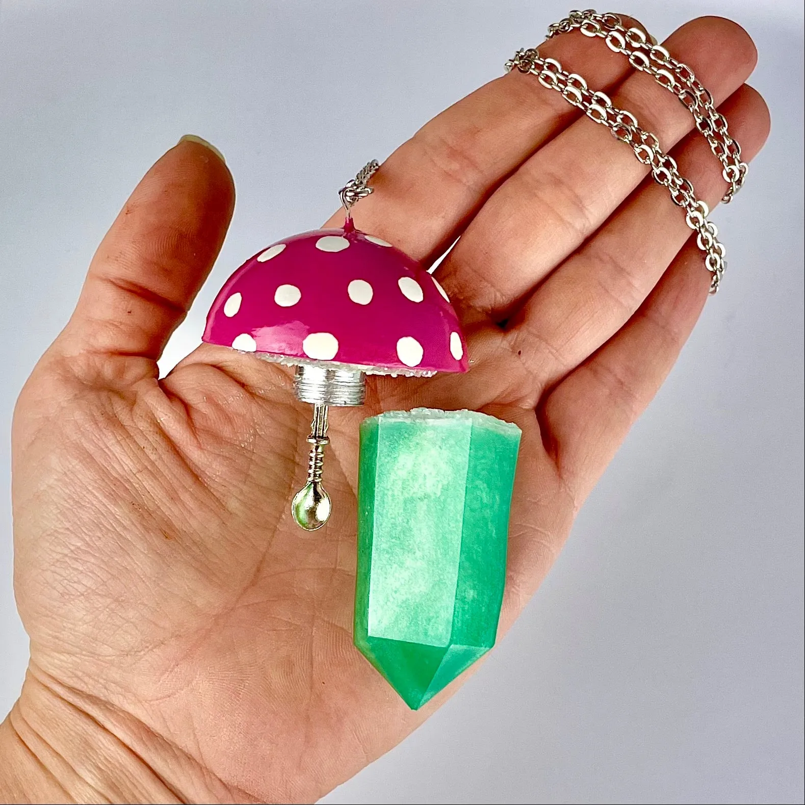 Pendulum Snuff Vial With Spoon
