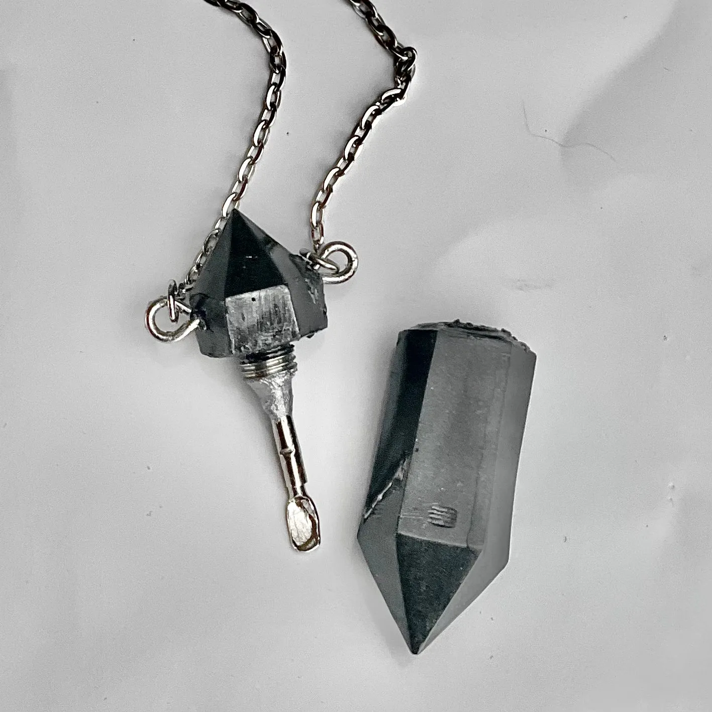 Pendulum Snuff Vial With Spoon