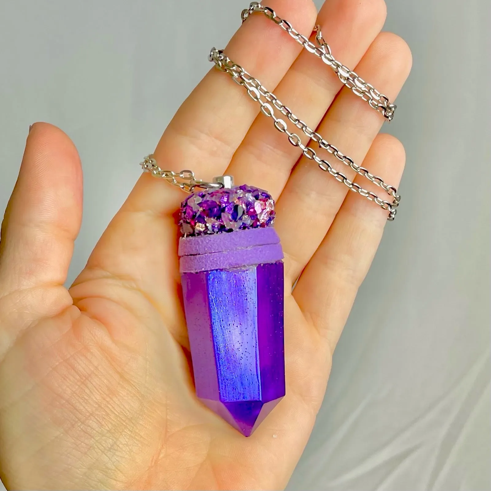 Pendulum Snuff Vial With Spoon
