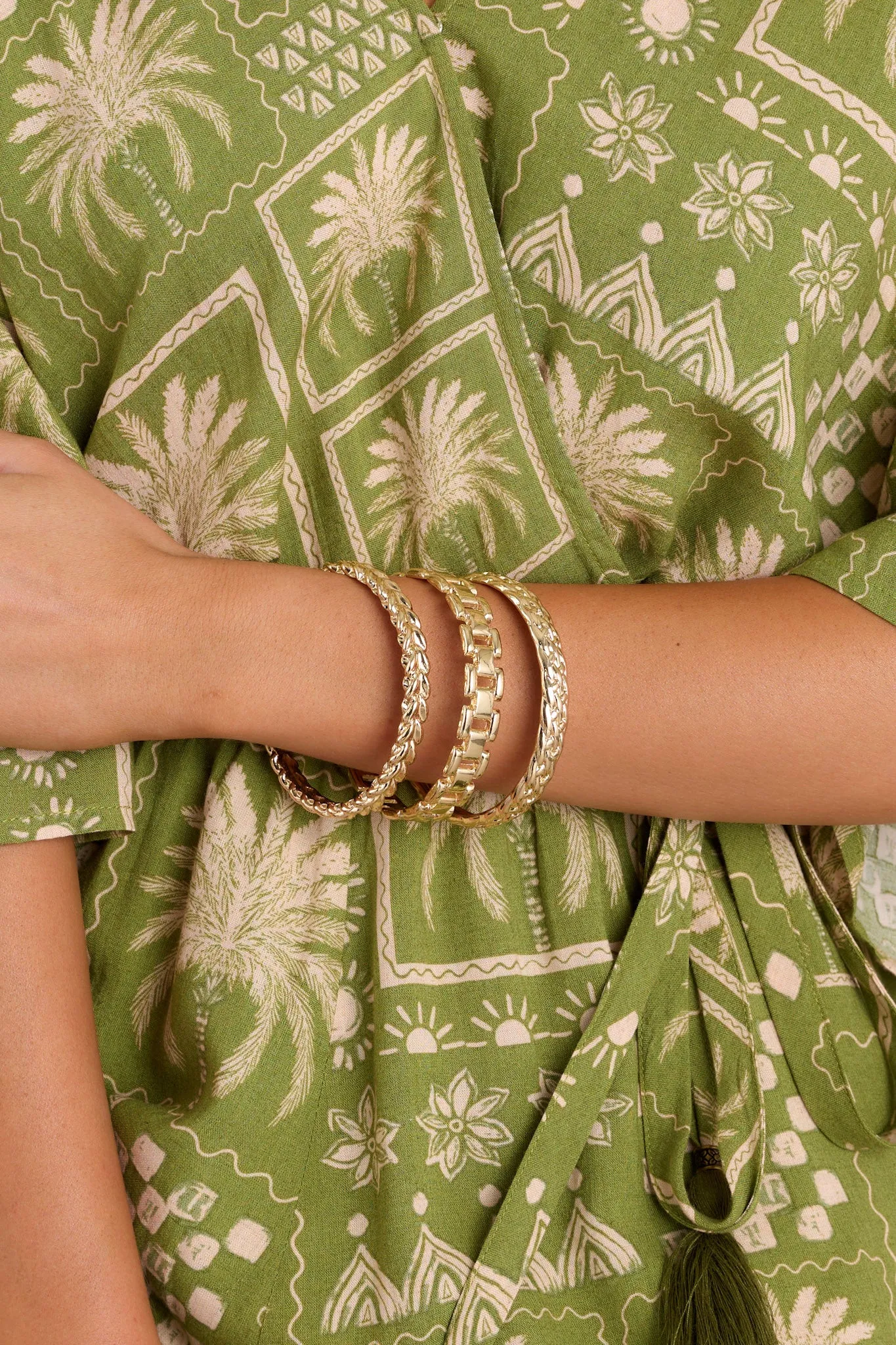 Radiant Gleam Gold Bangle Stack