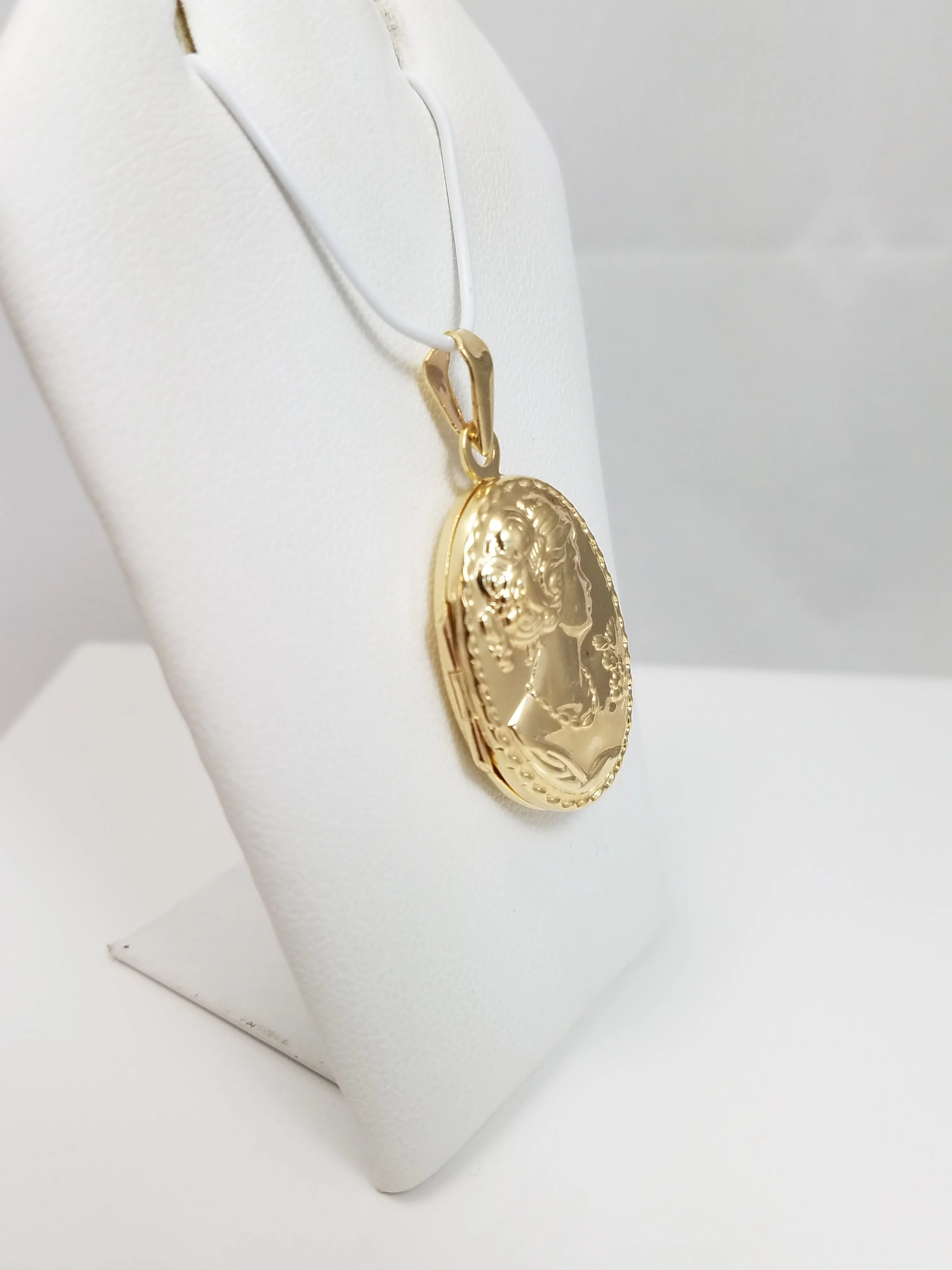 Repousse Cameo 14k Yellow Gold Locket
