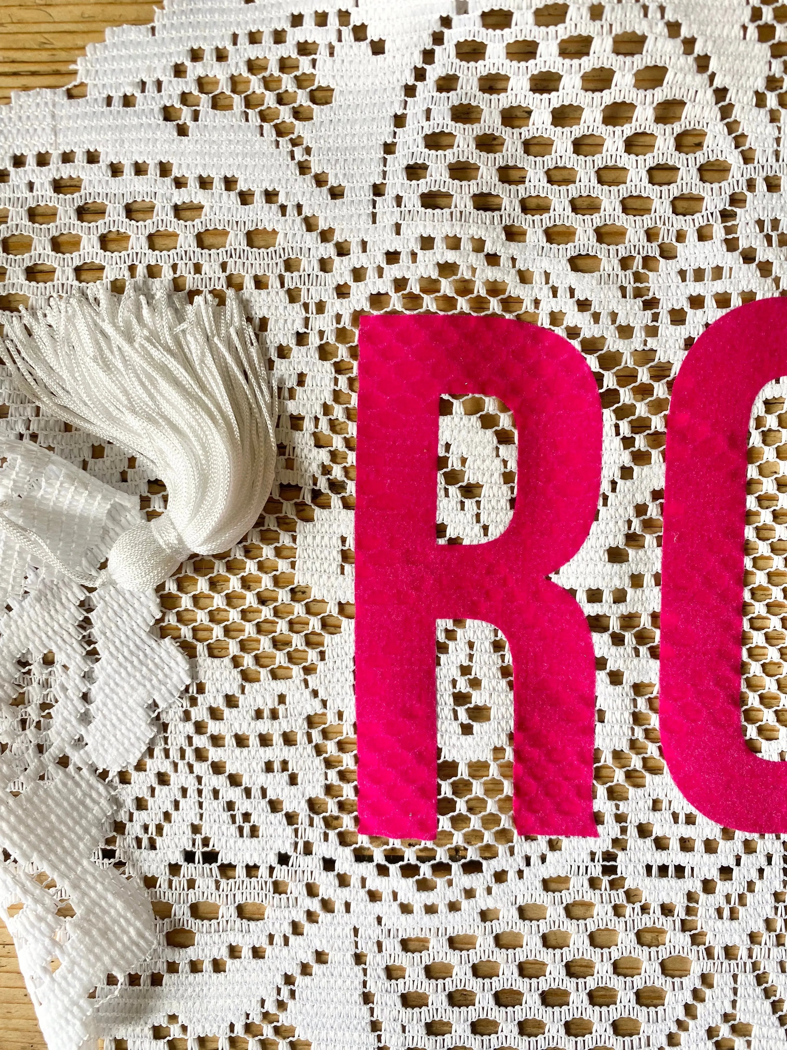 ROCK & ROLL lace table runner