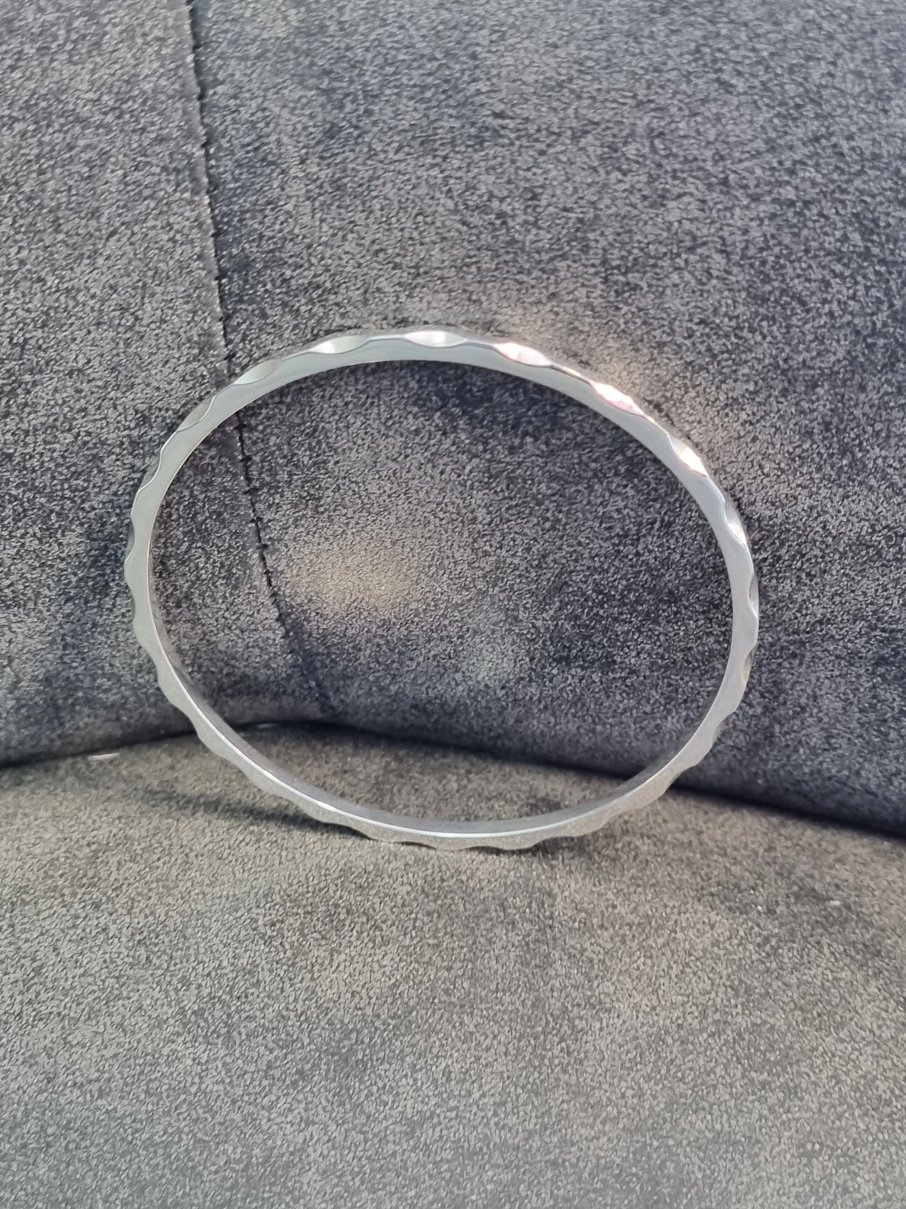 Sterling Silver scallop edge bangle