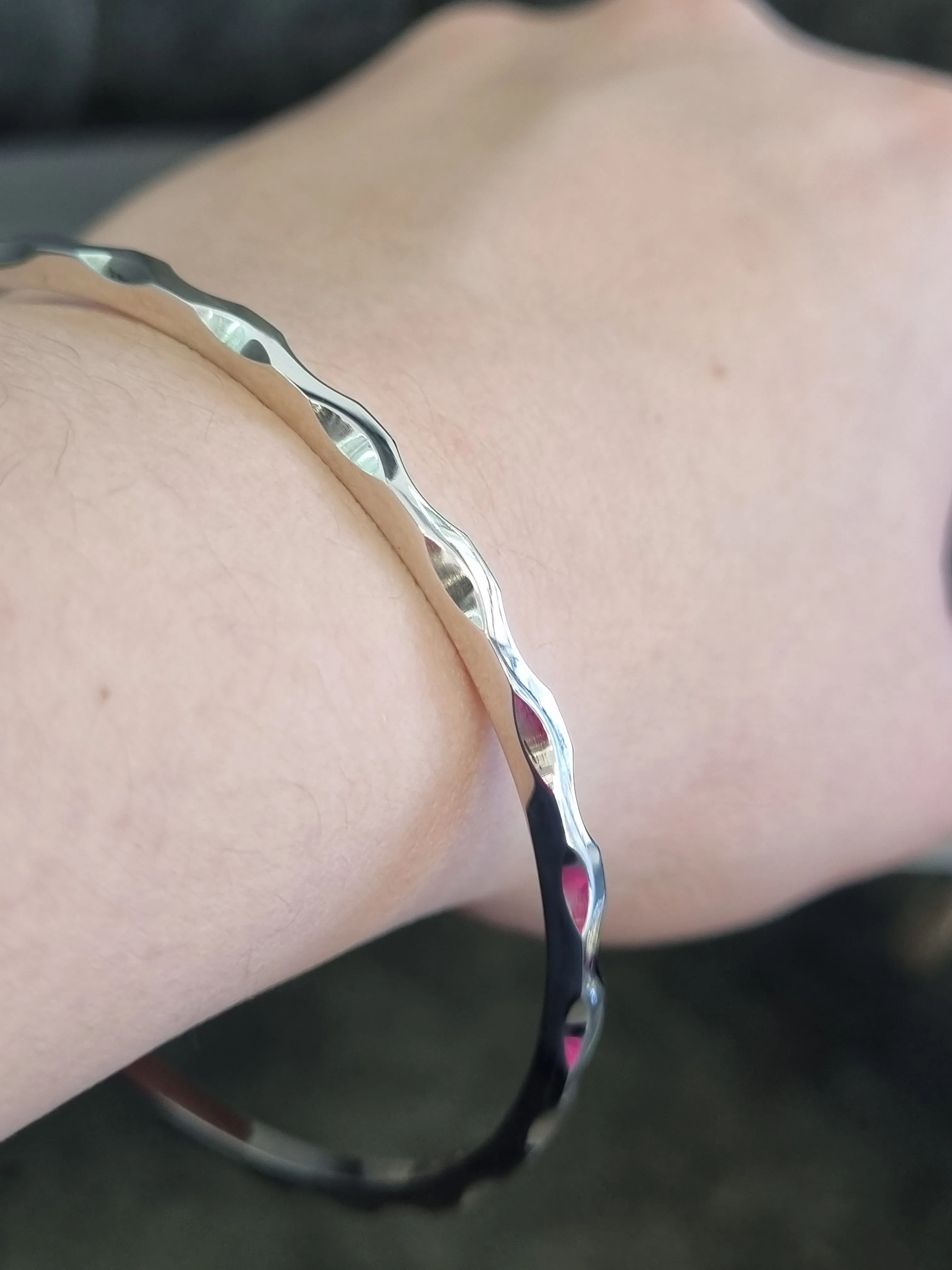 Sterling Silver scallop edge bangle