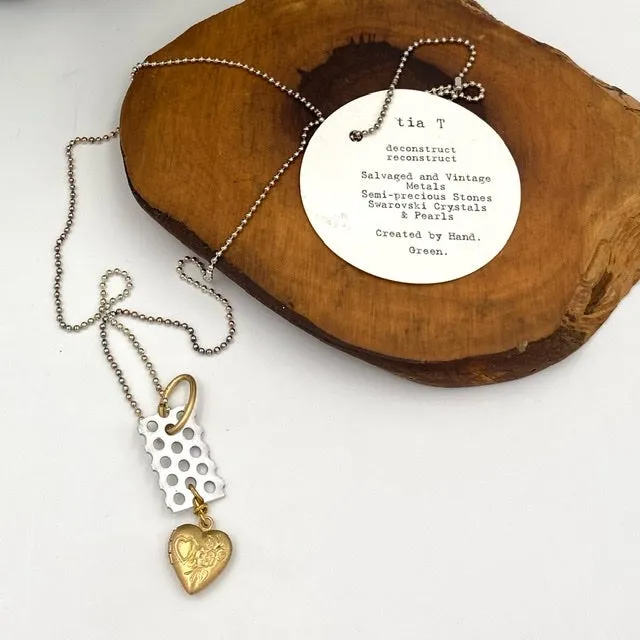 tia T Vintage Gold Locket Necklace