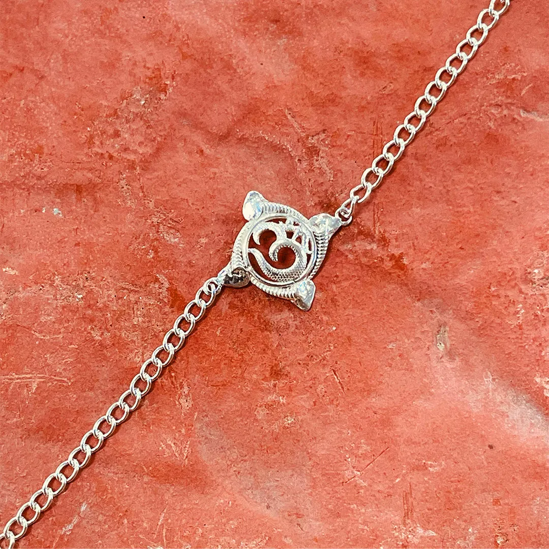 trueBrowns Men 925 Sterling Silver Textured Om Silver Chain Bracelet